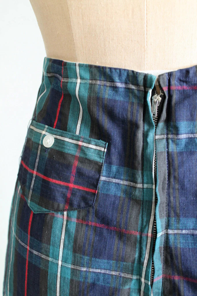 Vintage 1950s High Waisted Plaid Pin Up Shorts - Image 4