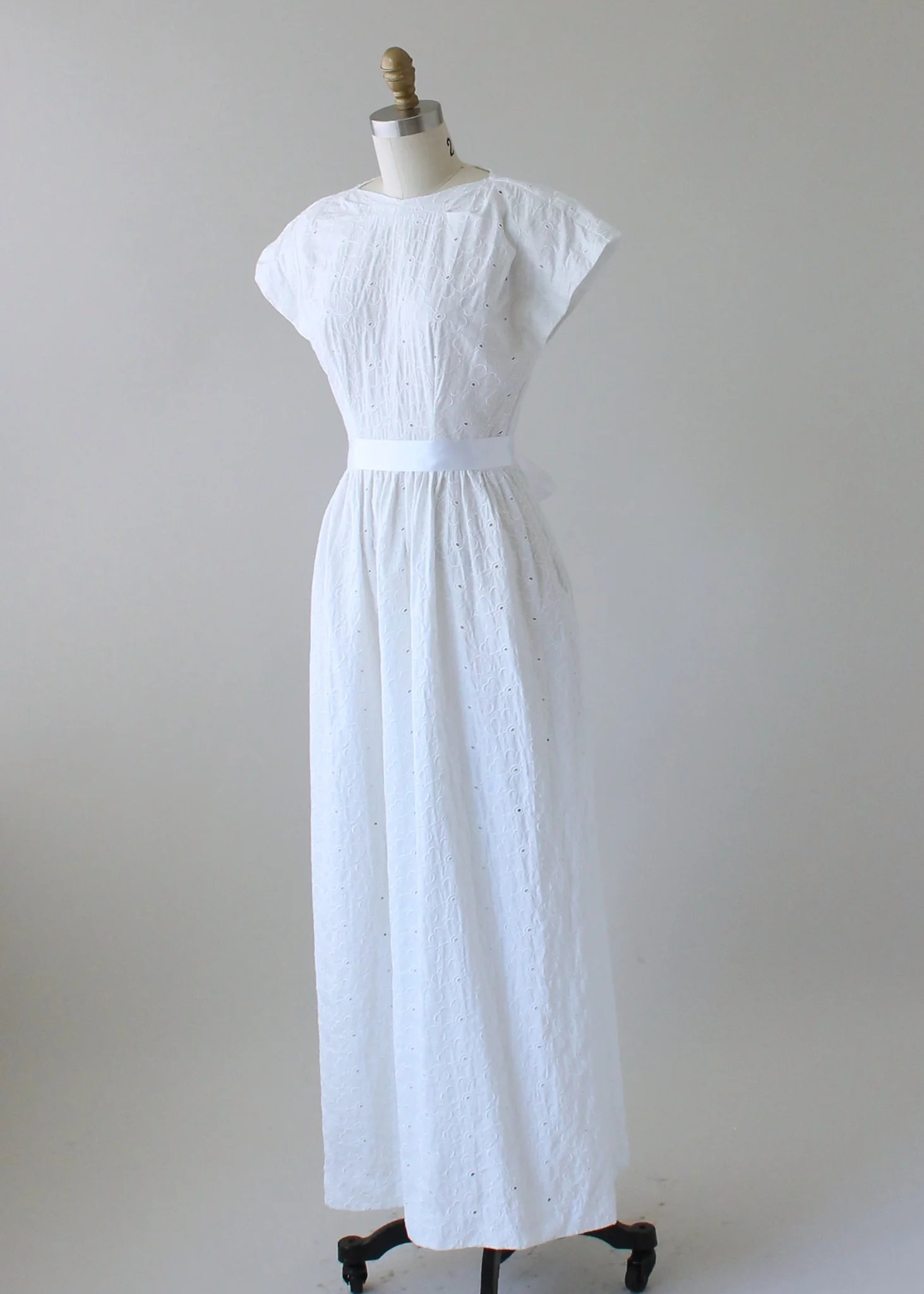 Vintage 1960s White Flower Maxi Wedding Dress - Image 5