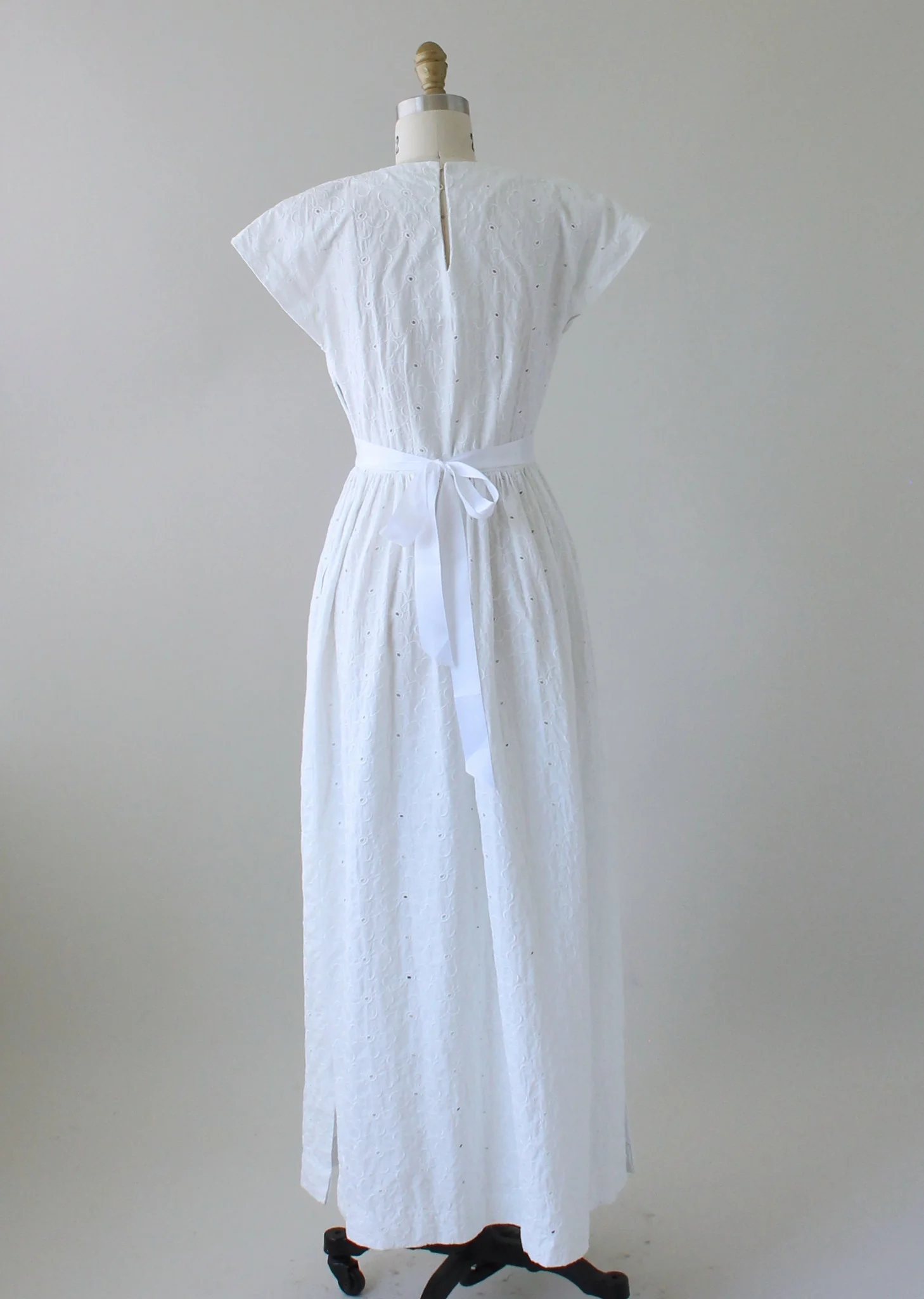 Vintage 1960s White Flower Maxi Wedding Dress - Image 7